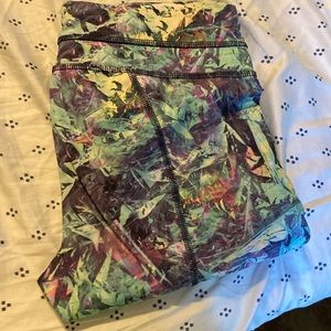 🍋 Lululemon Inspire Tight EUC Size 6 Floral